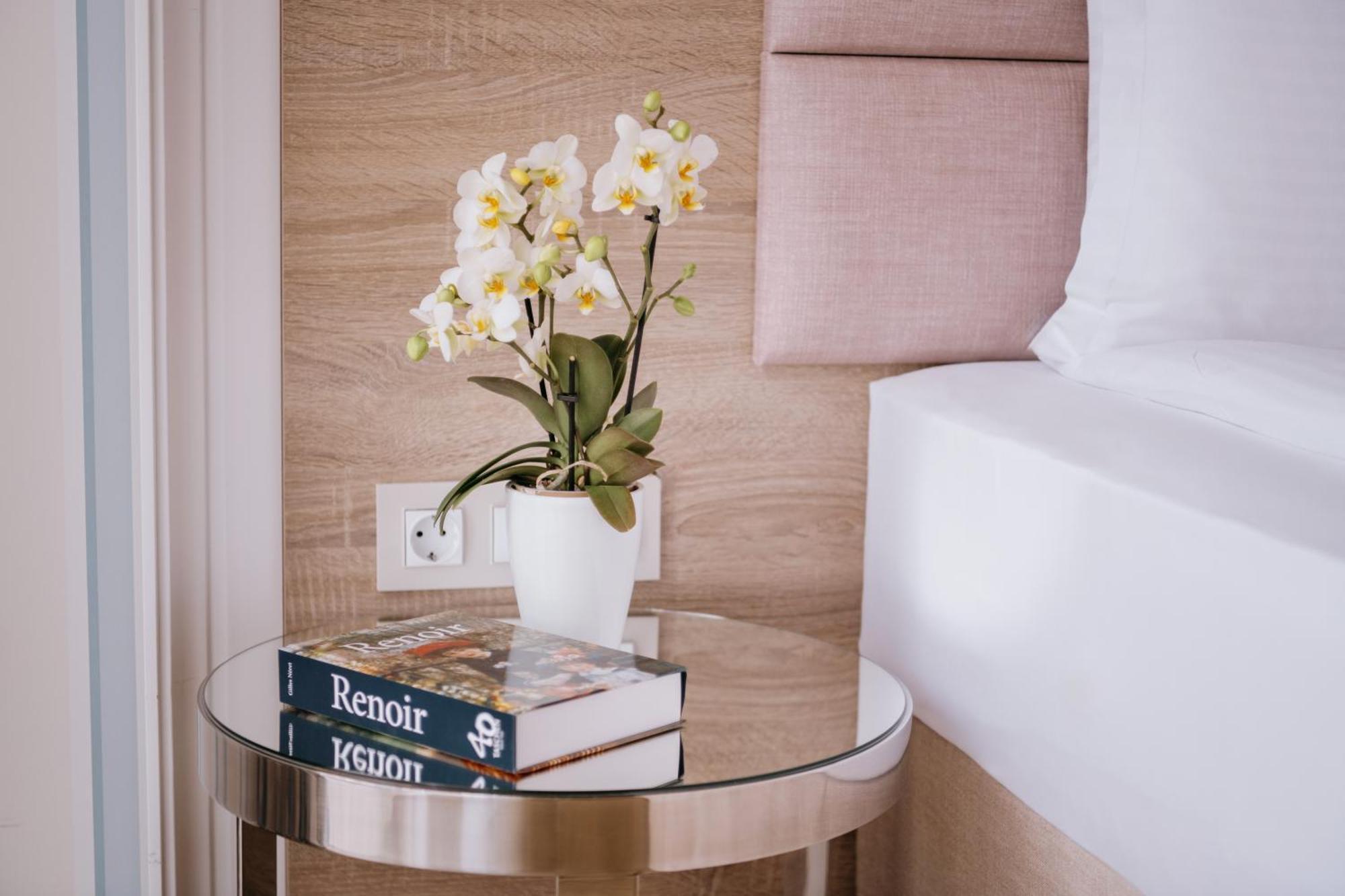 Impresamente Art Hotel Sofya Dış mekan fotoğraf